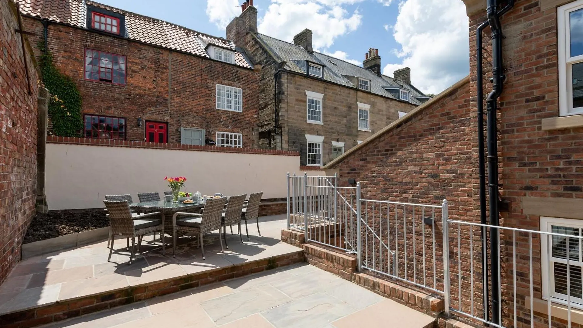 Sherlock Cottage 휫비 펜션